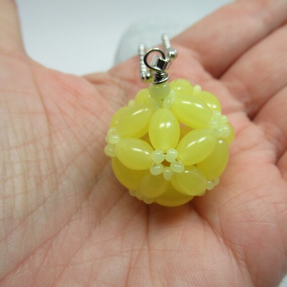 Uranium glass beaded bead - Picture 10 of 12